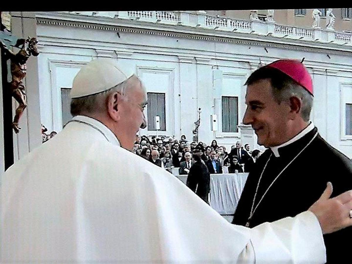 El Papa Francisco junto al obispo Retana