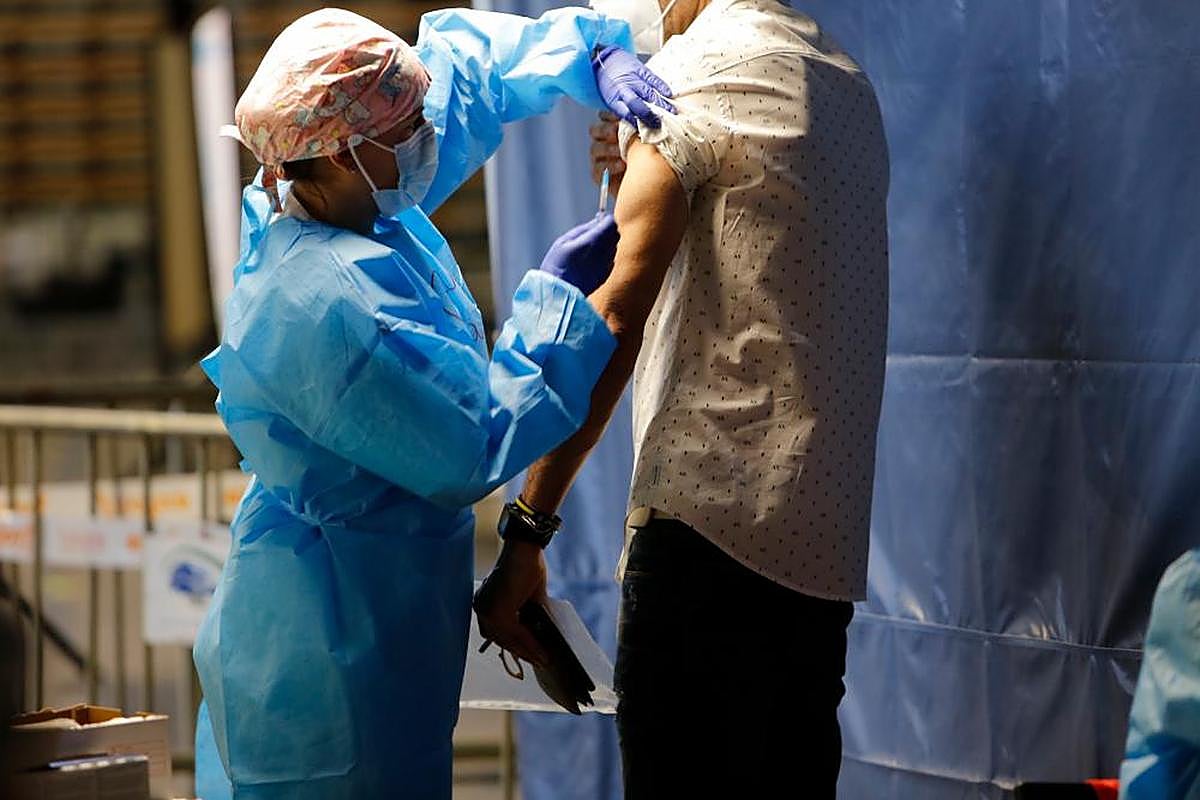 Vacunación en el Multiusos Sánchez Paraíso.