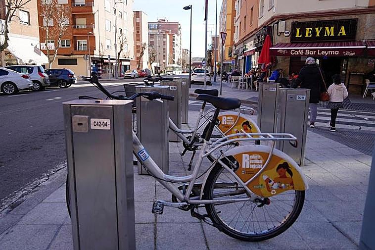 Punto de alquiler de bicicletas en la avenida de los Cedros