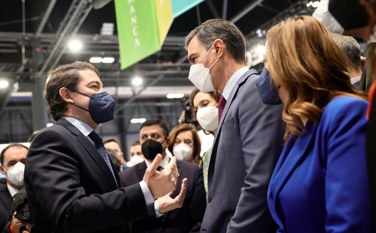 Alfonso Fernández Mañueco y Pedro Sánchez, juntos en Fitur