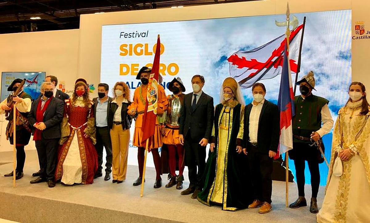 El alcalde, Carlos García Carbayo, y los ediles Ana Suárez y Fernando Castaño, en la presentación de Salamanca en FITUR (Madrid)