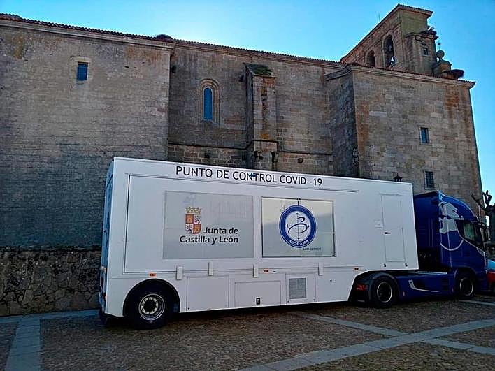 Unidad móvil de la Junta en Fuenteguinaldo