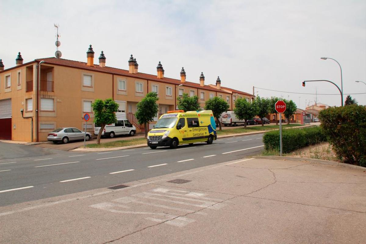 La travesía de Doñinos en la que están las paradas del autobús.