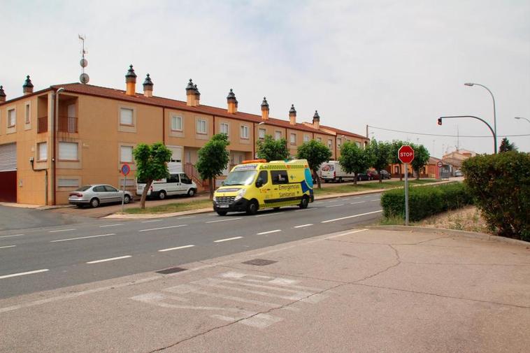 La travesía de Doñinos en la que están las paradas del autobús.