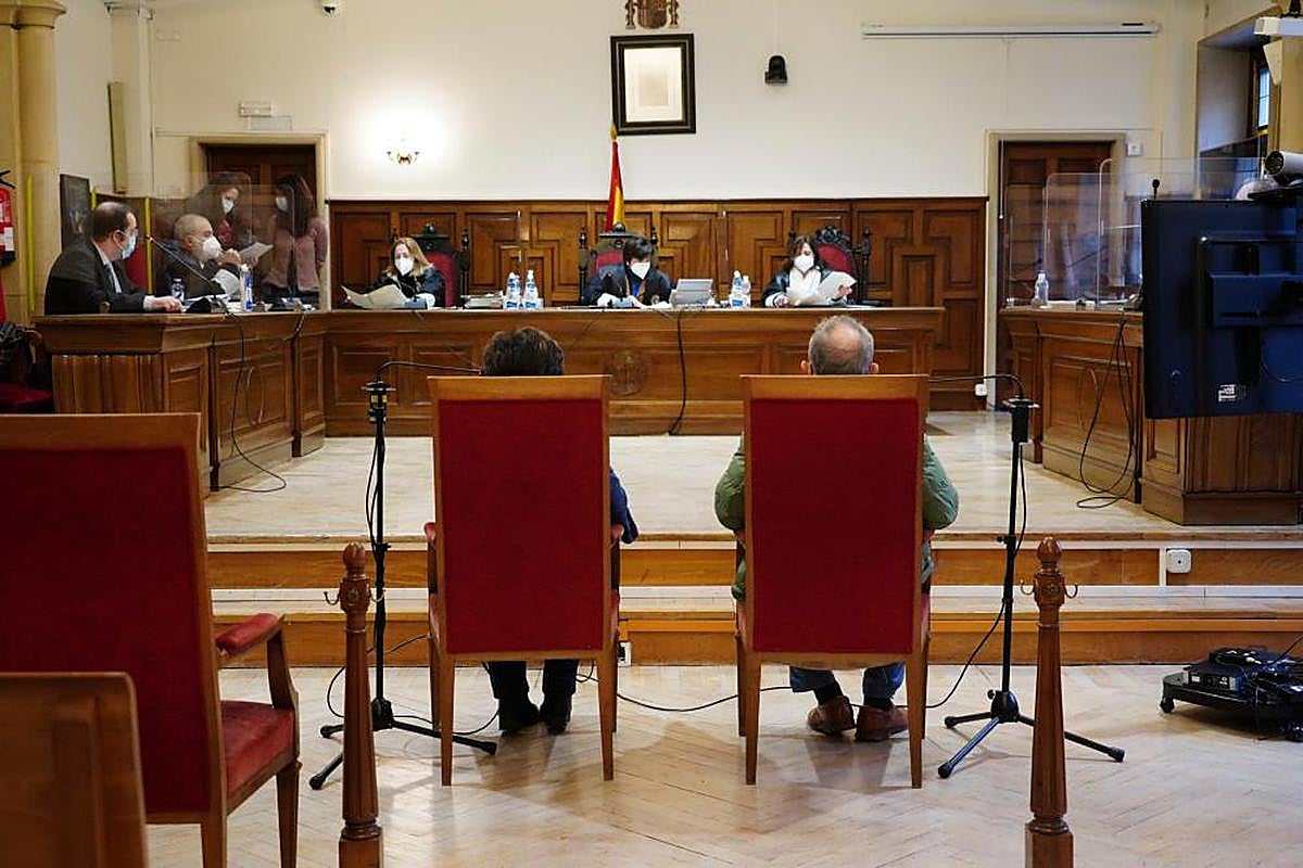 Los acusados al inicio del juicio en la Audiencia Provincial