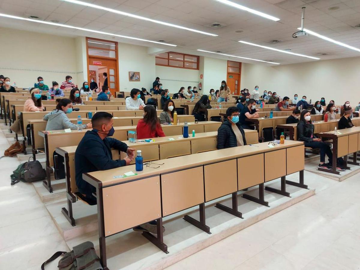 Estudiantes, preparados en el aula antes del examen del MIR celebrado el pasado año