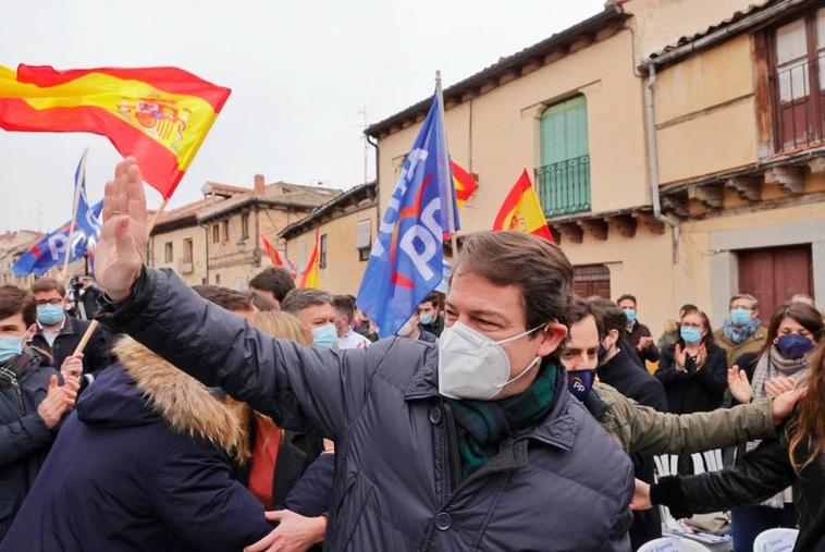 Fernández Mañueco en un acto electoral con jóvenes en Segovia