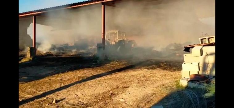 Nave agrícola que ha sufrido el incendio.