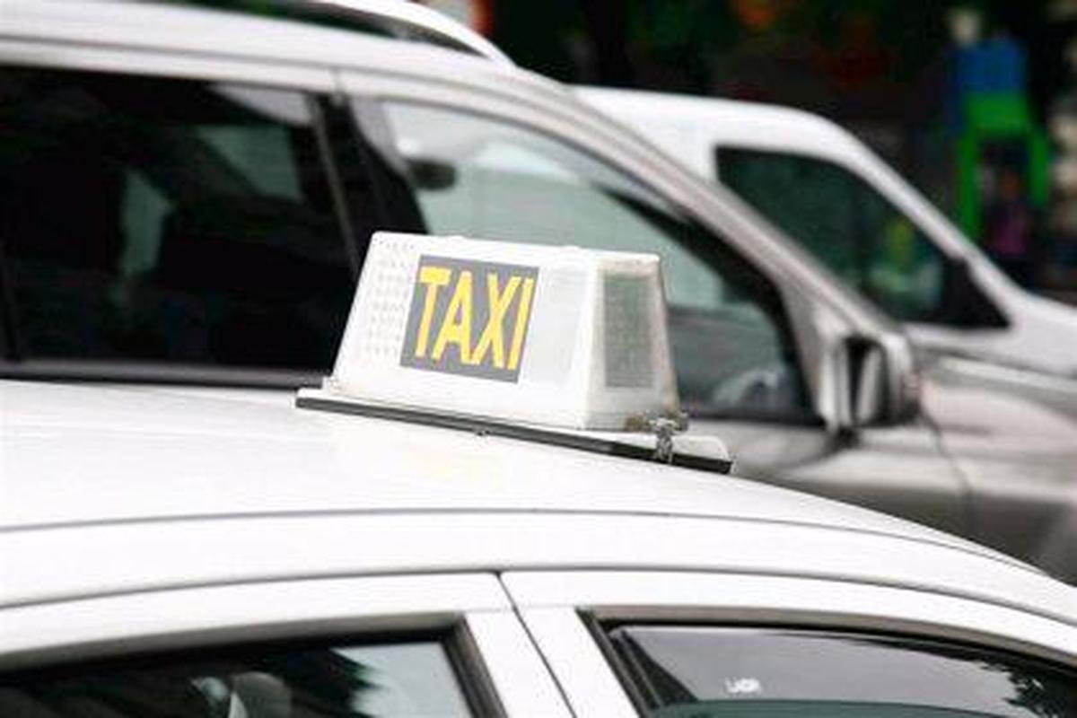 Un taxi en una ciudad española.