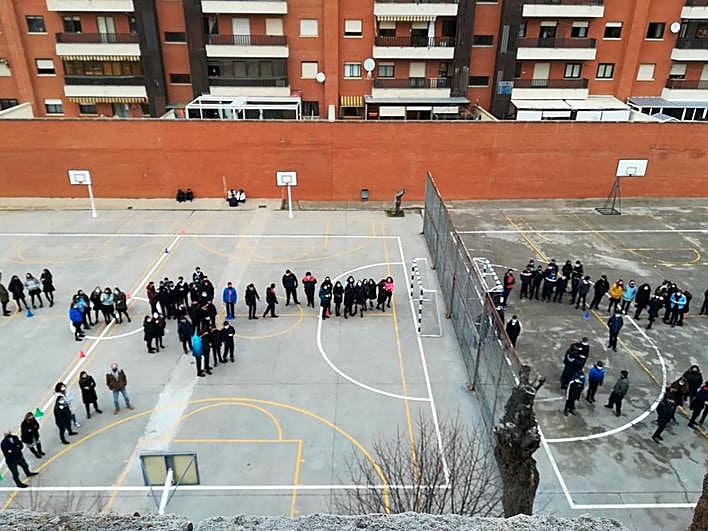 Alumnos en el patio del CC Esclavas del Sagrado Corazón