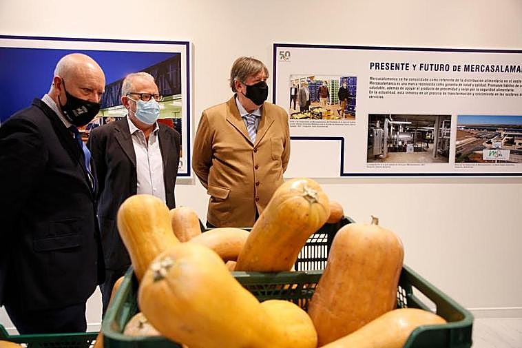 Juan José Sánchez, Agapito Fernández y Miguel García-Figuerola, en la exposición