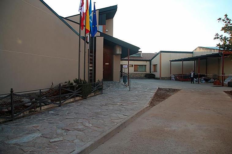 El acceso a la Casa Consistorial de Aldeatejada cambiará de imagen.