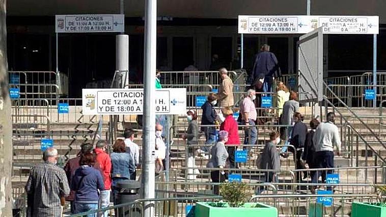 Entrada del Multiusos, donde habrá vacunaciones la próxima semana