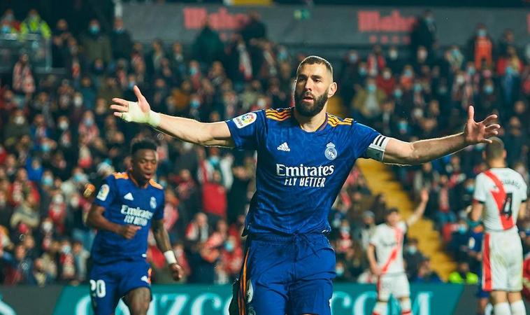 Karim Benzema celebra su gol frente al Rayo Vallecano