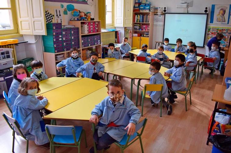 Alumnos del colegio Maestro Ávila en un aula del centro