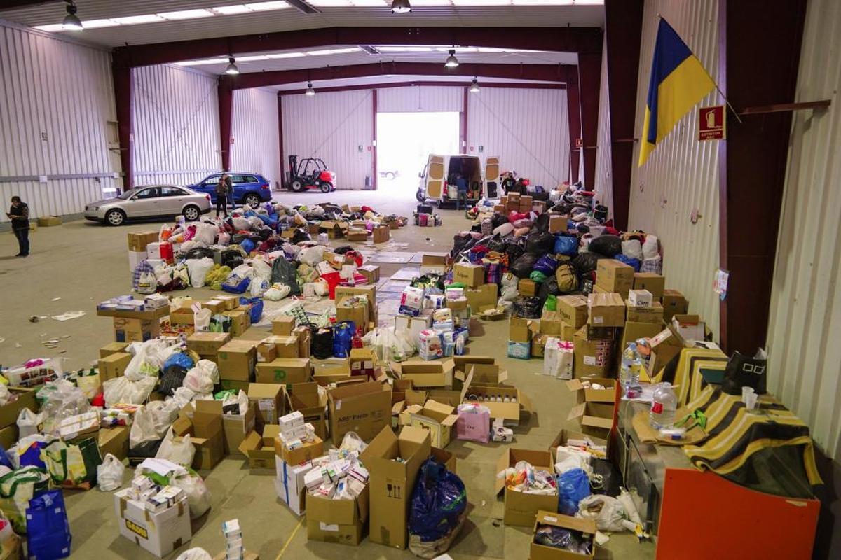 La nave del Recinto Ferial con las donaciones.