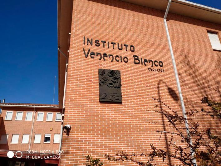 Fachada del instituto Venancio Blanco.