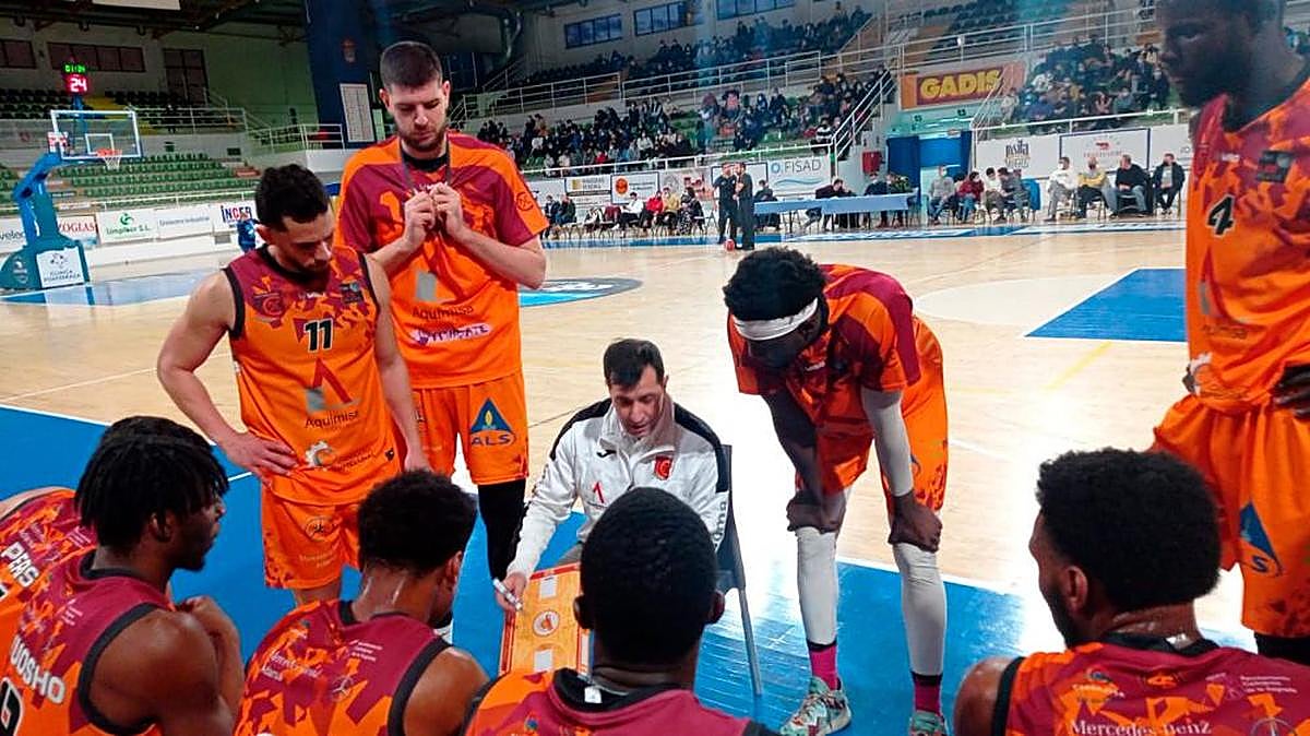 El equipo durante el partido.