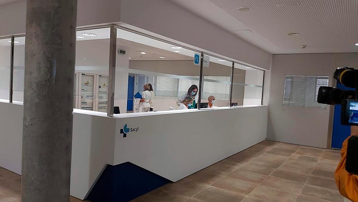 Ventanilla de recepción en la Urgencias del nuevo Hospital de Salamanca.