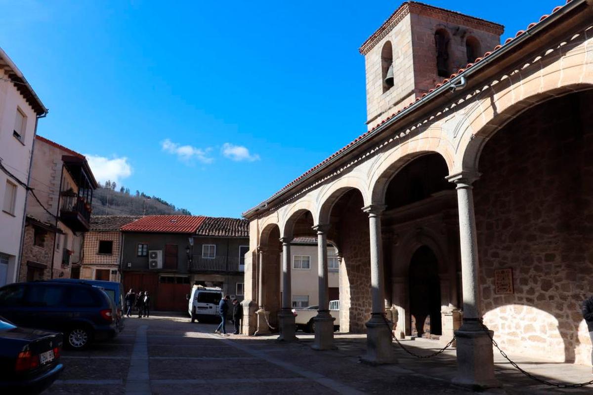 Imagen de la iglesia de San Esteban de la Sierra.