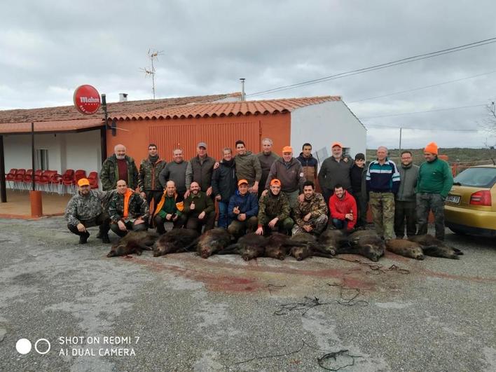 Cazadores del club de Trabanca al finalizar una montería.