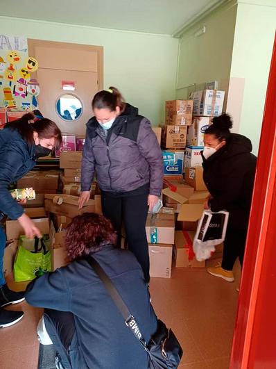 Los vecinos de Villoria han organizado estos días una recogida masiva de material para ayudar al pueblo ucraniano.