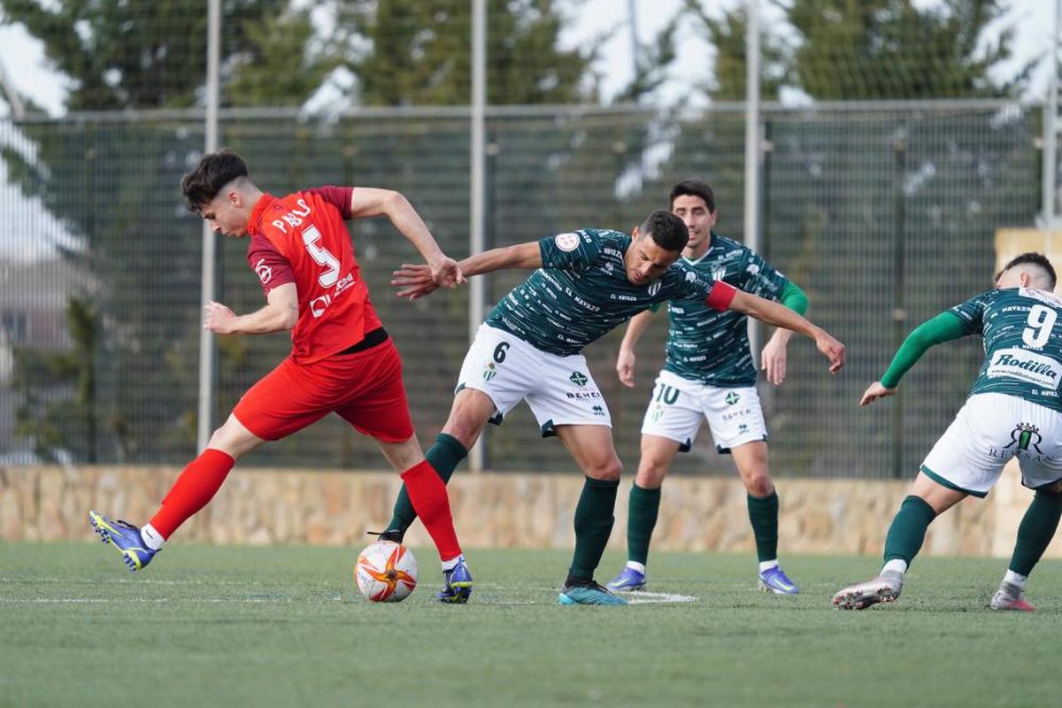 Carlos Rubén, goleador en el derbi entre el Guijuelo y el Santa Marta