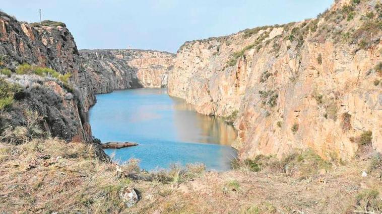 Antigua corta minera de wolframio de Barruecopardo en una imagen de archivo