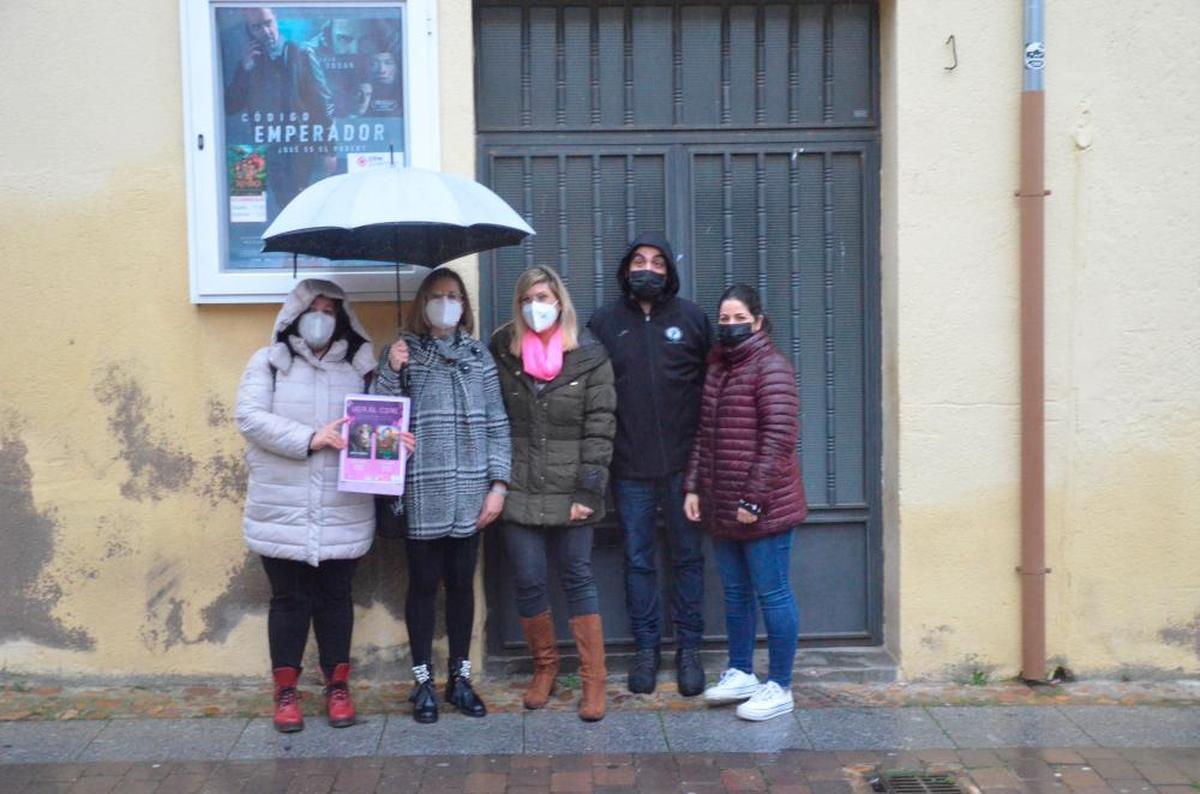 Afe Culture 27 y la delegada de Igualdad, en el Cine Juventud