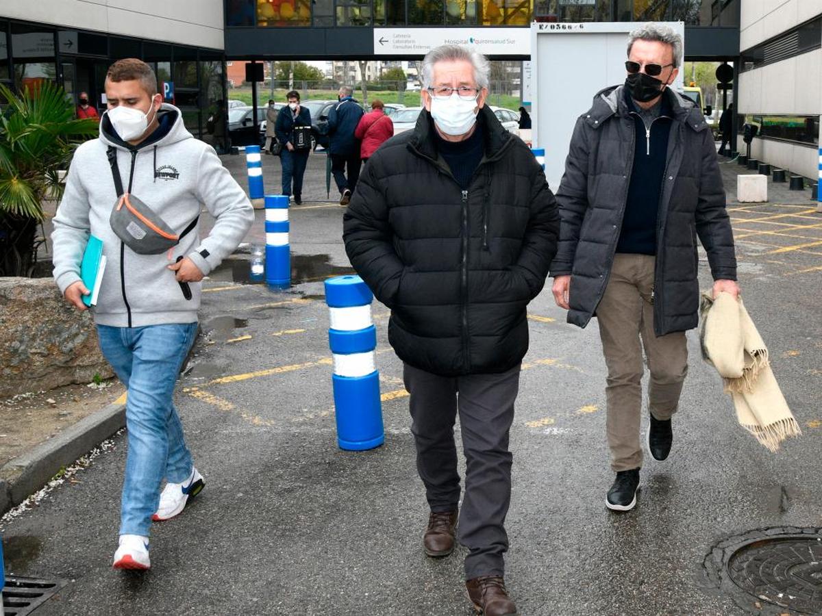 José Fernando, José Ortega Cano y su cuñado Aniceto a la salida del hospital