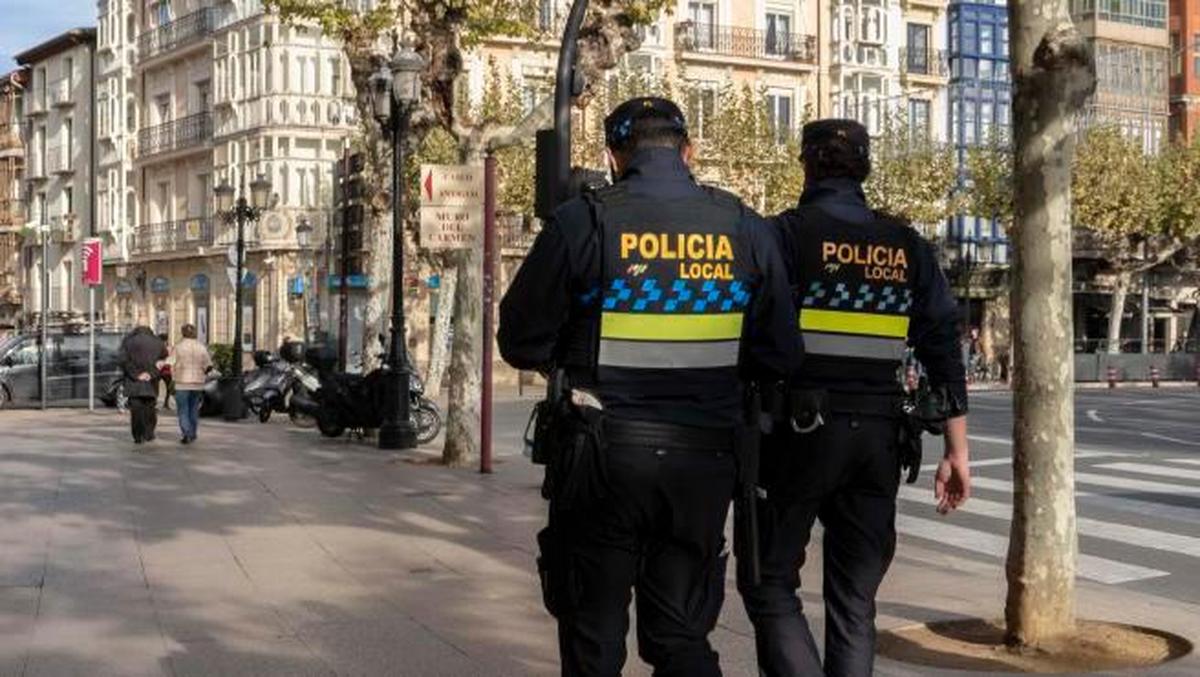 Un veinteañero agrede a su madre mientras conducía por no comprarle un móvil en Logroño