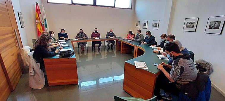 La sesión se celebró en el Salón de Plenos del Ayuntamiento por primera vez tras comenzar la pandemia