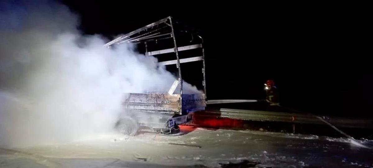 La camioneta quedó completamente calcinada