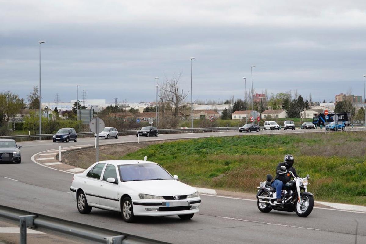 Tráfico en la rotonda de E.Leclerc en la primera fase de la operación salida.