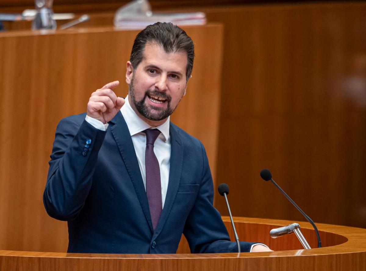 Luis Tudanca durante el debate de investidura