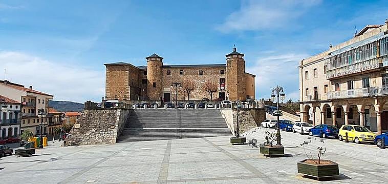 Palacio Ducal de Béjar, lugar en el que vivió el duque Alonso Diego López de Zúñiga, mecenas de Góngora