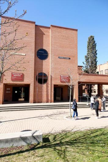 Fachada de la Facultad de Medicina de la Universidad de Salamanca