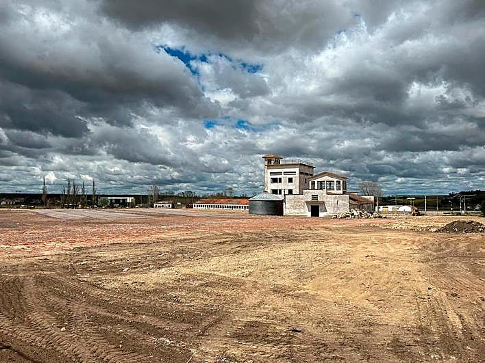 El terreno del nuevo recinto ferial de Villamayor ya está limpio y preparado para las actividades.