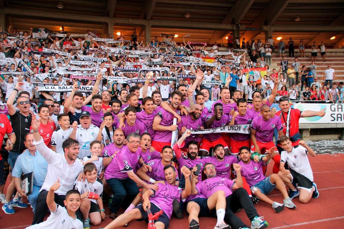 Foto de celebración del ascenso del Salamanca en San Lázaro en junio de 2018