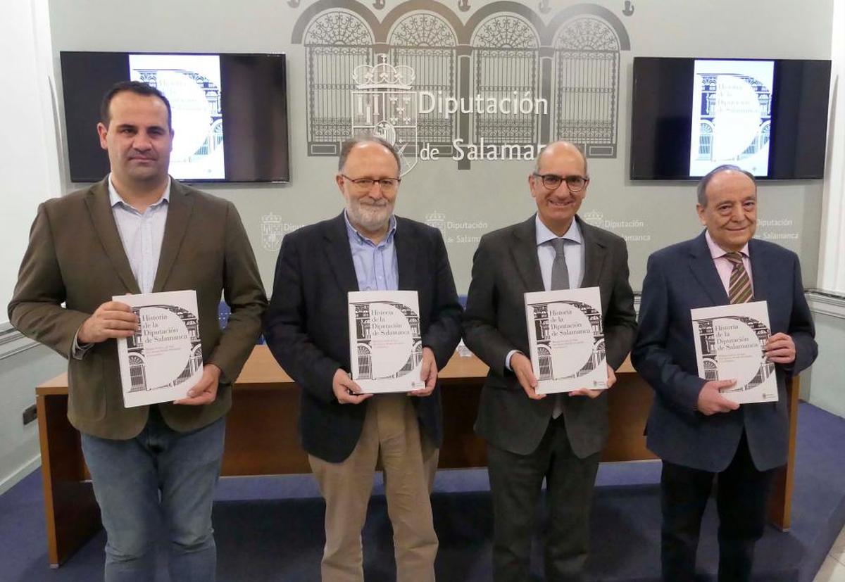 David Mingo, Mariano Esteban, Javier Iglesias y José Antonio Bonilla, con el libro “Historia de la Diputación de Salamanca”