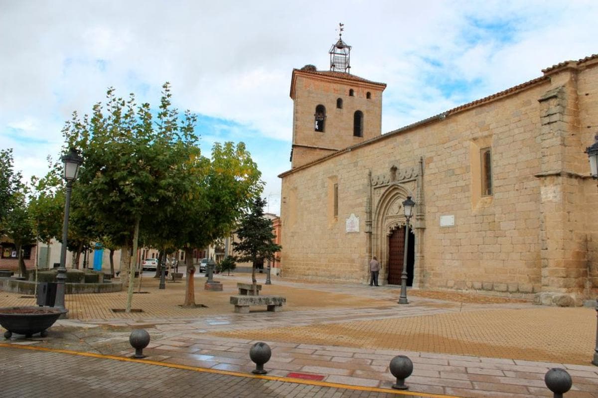 Exterior de la iglesia de Nuestra Señora del Castillo de Macotera, cuyas cubiertas serán restauradas este año.