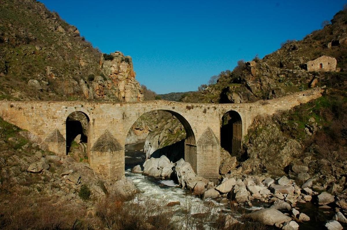 El Puente de los Franceses es una imponente construcción que atesora una gran carga histórica.