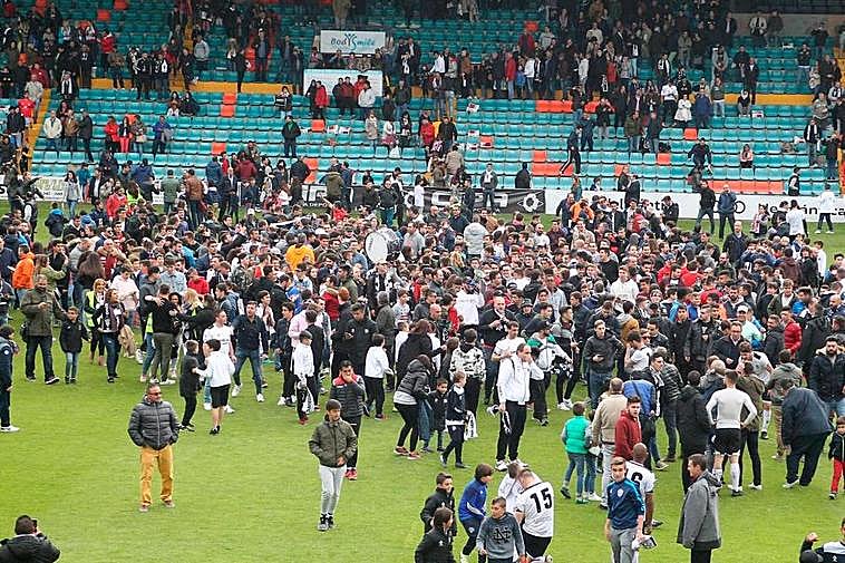 Celebración en el Helmántico para el playoff a Segunda B.