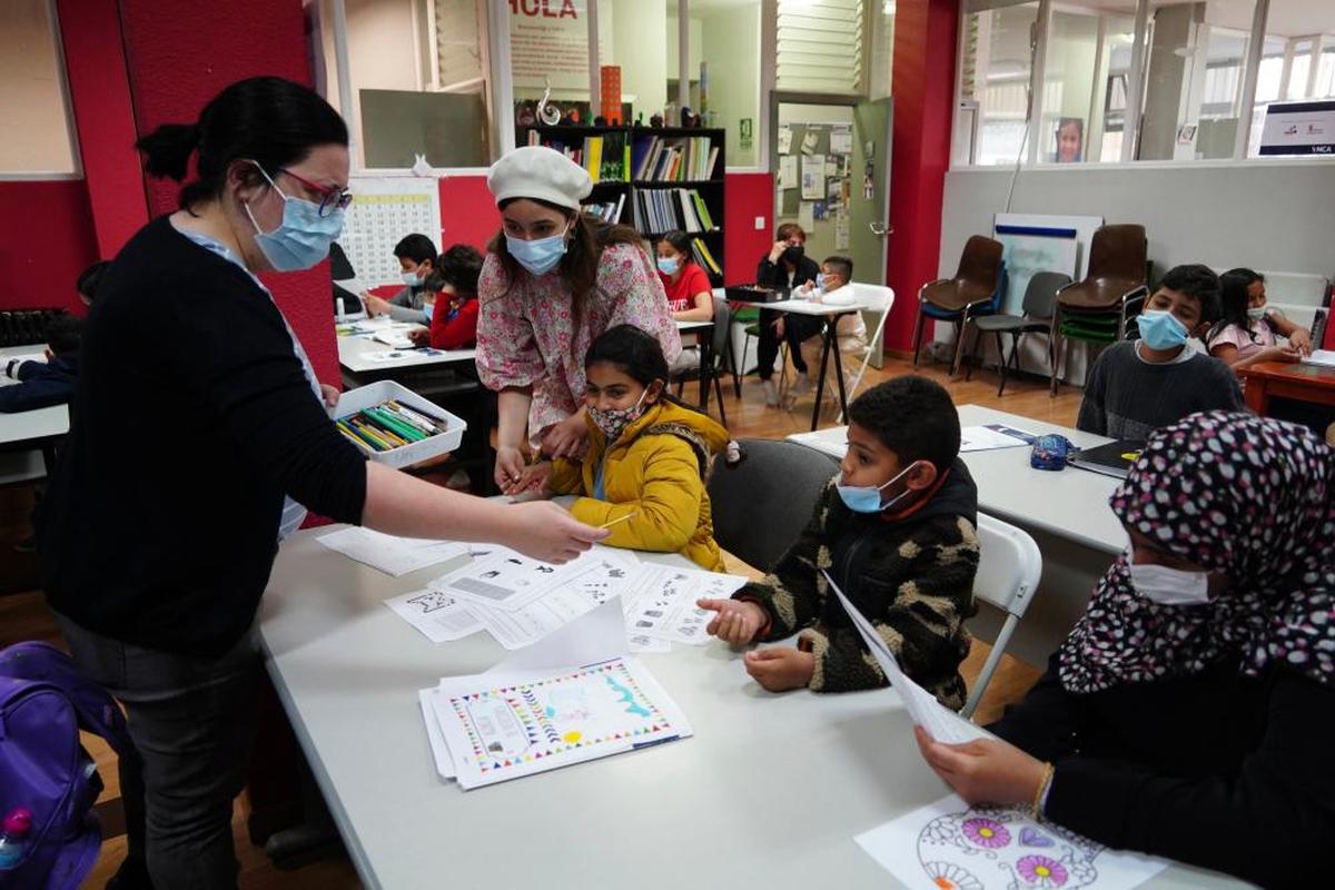 Educadoras y pedagogas de Ymca trabajan con niños y madres