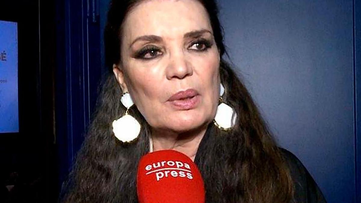María José Cantudo atiende a los medios.