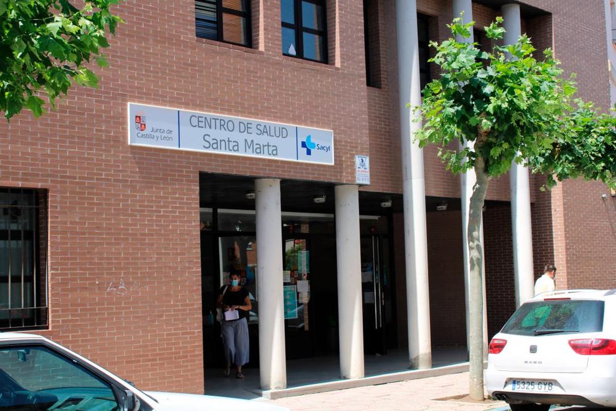 Entrada de un centro de salud en la provincia de Salamanca.