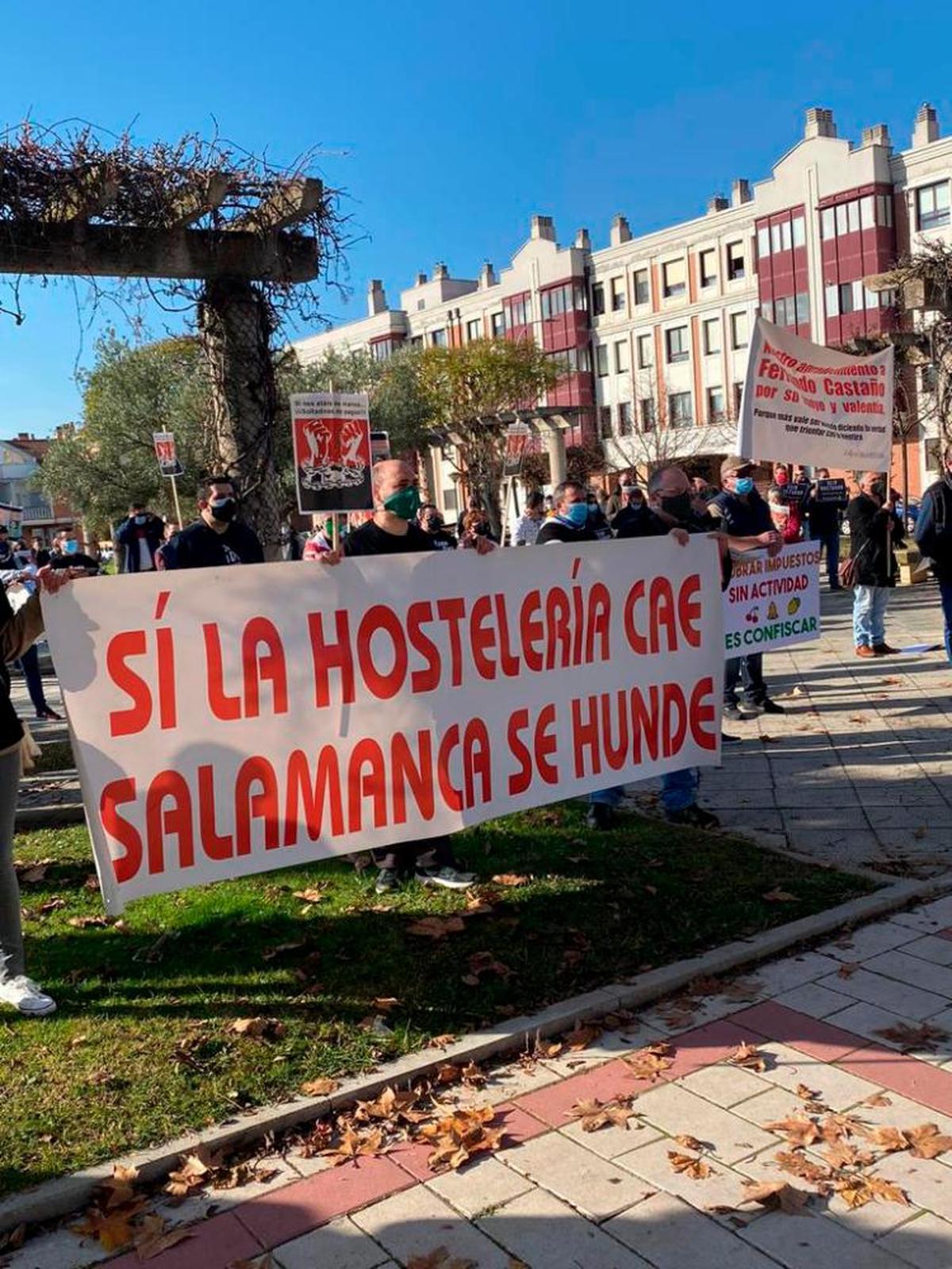 Hosteleros salmantinos protestan contra las restricciones en Valladolid