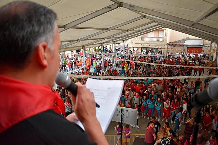 La lectura del pregón de los integrantes de la peña “Los Pichones” en varios turnos