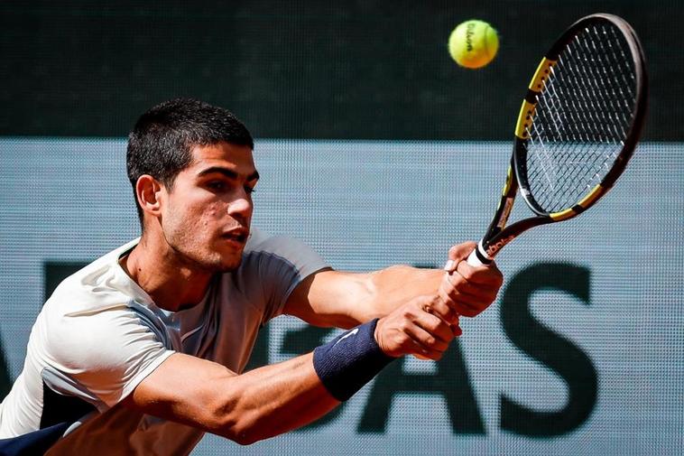 Alcaraz despierta del sueño de ganar Roland Garros en los cuartos de final
