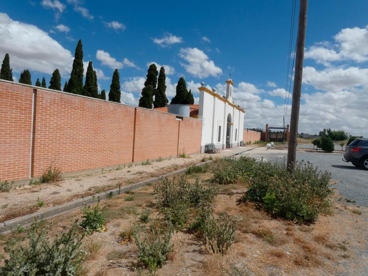 Aspecto que presenta la entrada al cementerio de Peñaranda.